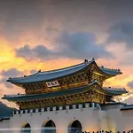 3 Rooms L 3 Beds L Mrt 8 Min L Gwanghwamun
