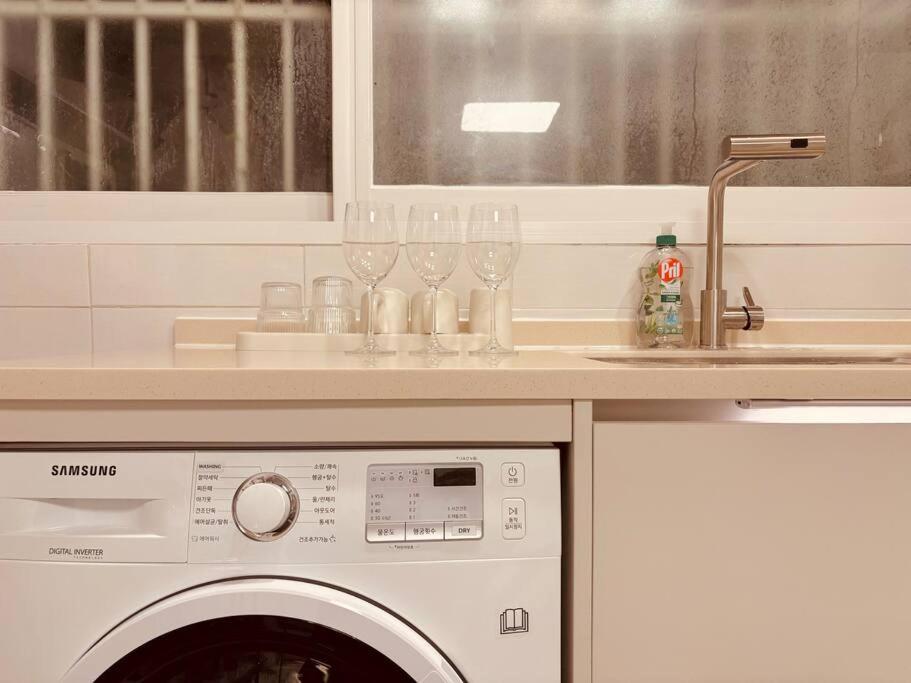 3 L 3 Beds L Mrt 8 Min L Gwanghwamun Apartment